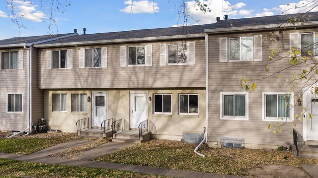 1479 Goodwin Avenue N, Oakdale, MN 55128