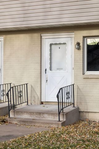 1479 Goodwin Avenue N, Oakdale, MN 55128