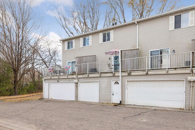 1479 Goodwin Avenue N, Oakdale, MN 55128