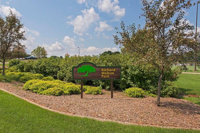 1479 Goodwin Avenue N, Oakdale, MN 55128