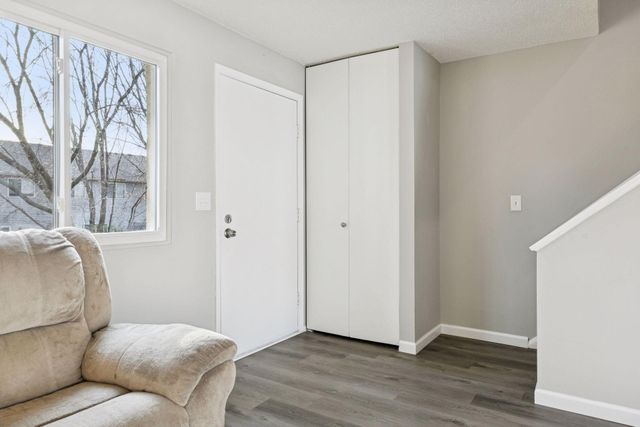 1479 Goodwin Avenue N, Oakdale, MN 55128