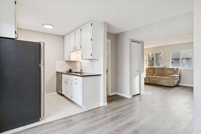 1479 Goodwin Avenue N, Oakdale, MN 55128