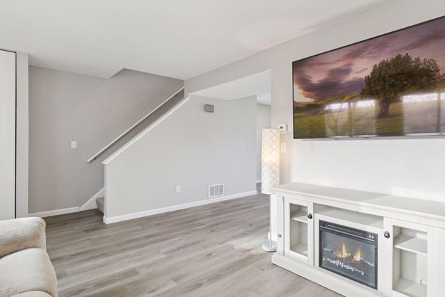 1479 Goodwin Avenue N, Oakdale, MN 55128