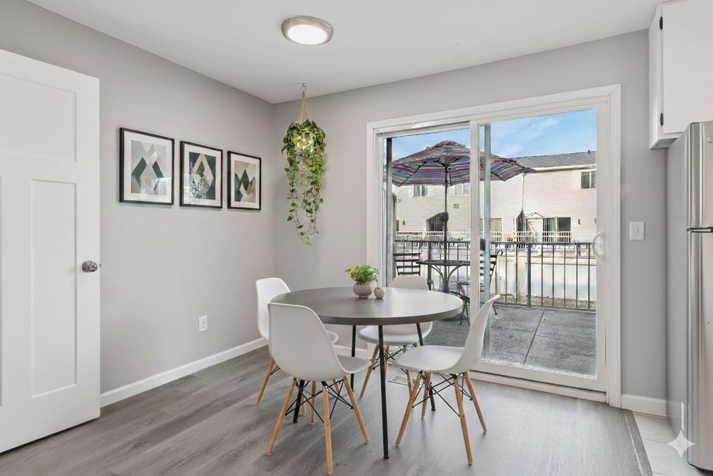 1479 Goodwin Avenue N, Oakdale, MN 55128