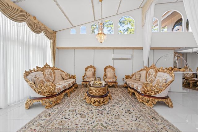 24 Windermere Lane, Houston, TX 77063