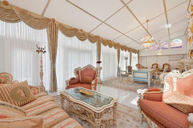 24 Windermere Lane, Houston, TX 77063