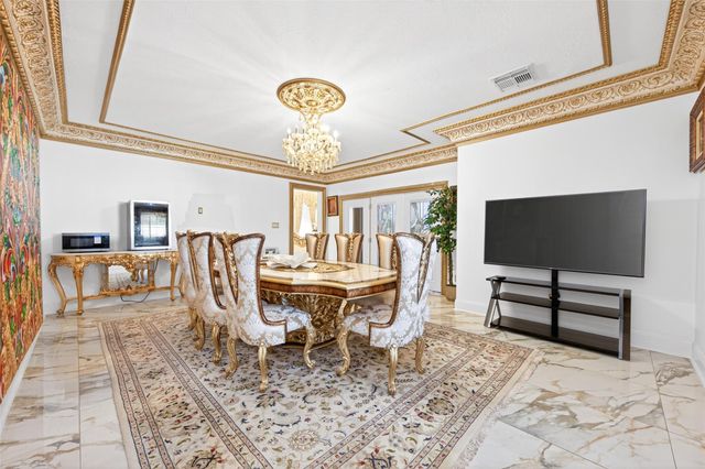 24 Windermere Lane, Houston, TX 77063