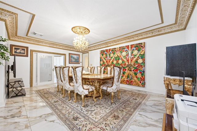 24 Windermere Lane, Houston, TX 77063