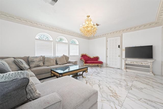 24 Windermere Lane, Houston, TX 77063