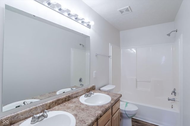 13208 Radnor Way, Fishers, IN 46038