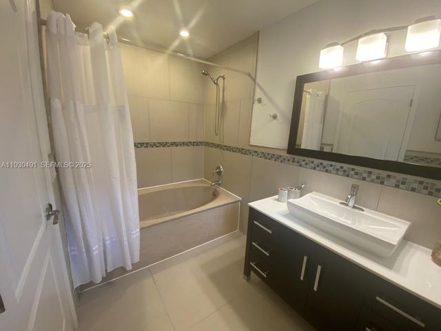 9805 Costa Del Sol Blvd C-102, Doral, FL 33178