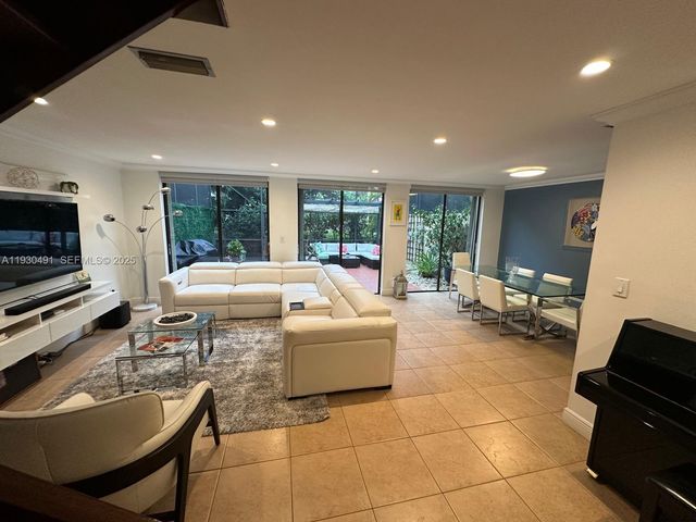 9805 Costa Del Sol Blvd C-102, Doral, FL 33178