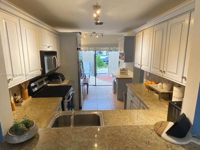 9805 Costa Del Sol Blvd C-102, Doral, FL 33178