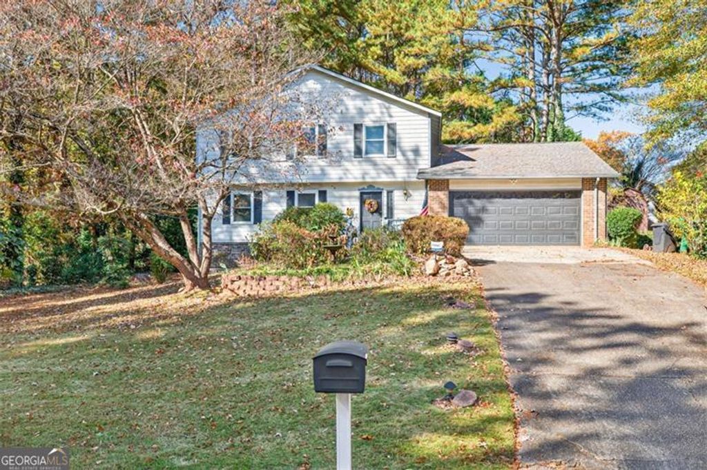 1075 WESTCHESTER Drive SW, Lilburn, GA 30047