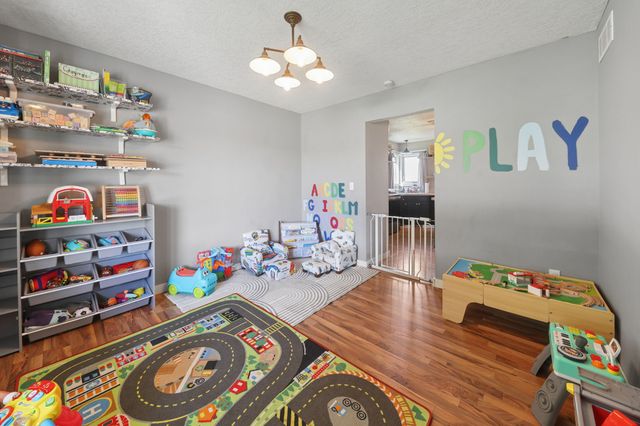 926 8th Avenue NW, Altoona, IA 50009