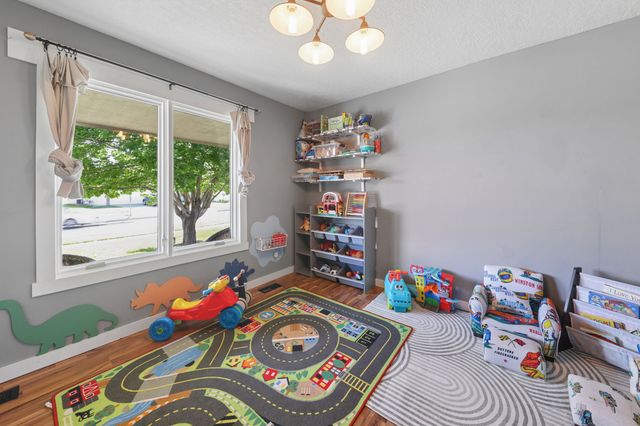 926 8th Avenue NW, Altoona, IA 50009