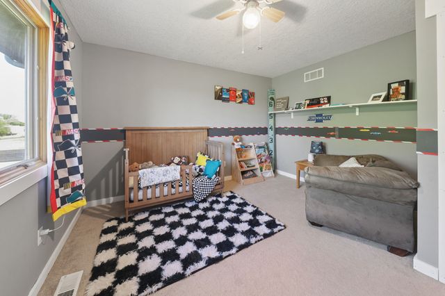 926 8th Avenue NW, Altoona, IA 50009