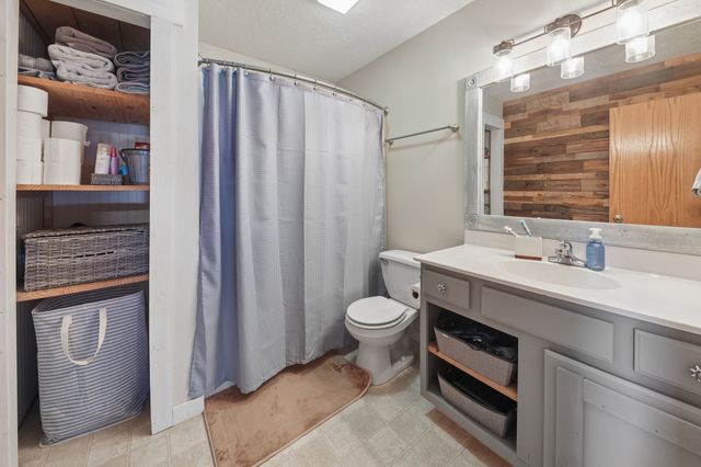 926 8th Avenue NW, Altoona, IA 50009