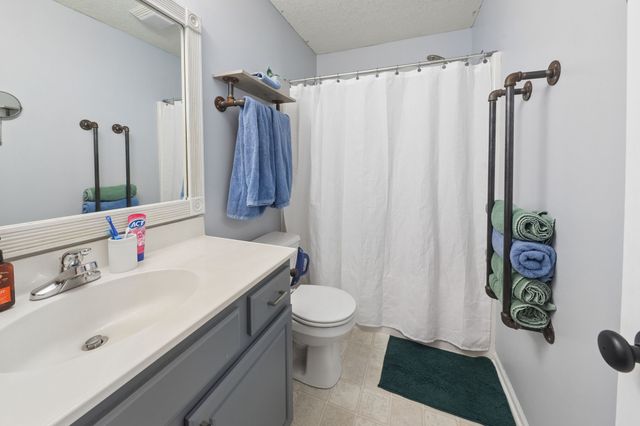 926 8th Avenue NW, Altoona, IA 50009