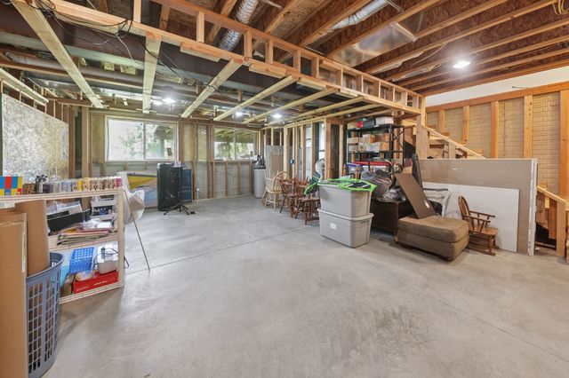 926 8th Avenue NW, Altoona, IA 50009