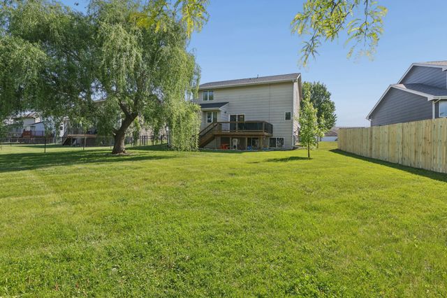 926 8th Avenue NW, Altoona, IA 50009