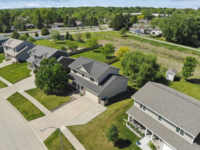 926 8th Avenue NW, Altoona, IA 50009