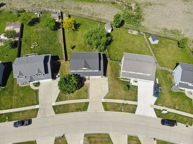 926 8th Avenue NW, Altoona, IA 50009