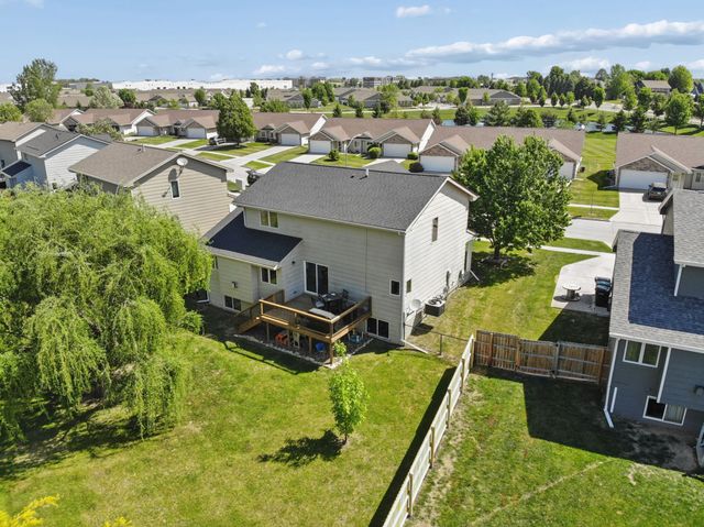 926 8th Avenue NW, Altoona, IA 50009
