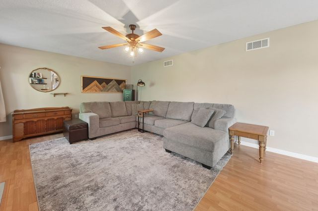 926 8th Avenue NW, Altoona, IA 50009
