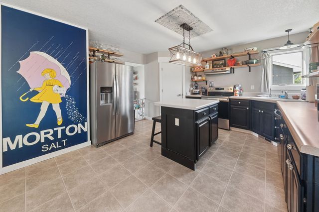 926 8th Avenue NW, Altoona, IA 50009
