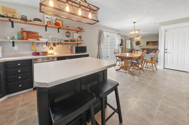 926 8th Avenue NW, Altoona, IA 50009