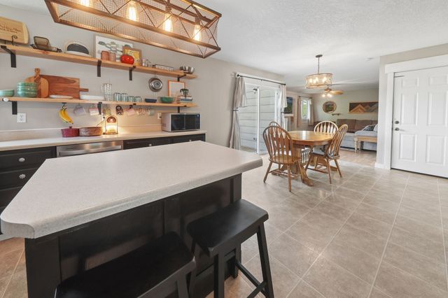 926 8th Avenue NW, Altoona, IA 50009