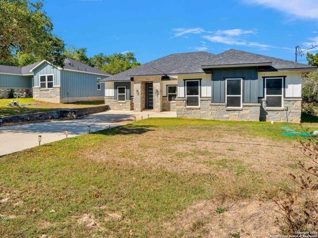 1363 Canyon Edge, Canyon Lake, TX 78133