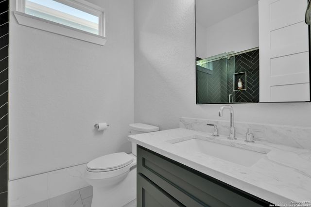 1363 Canyon Edge, Canyon Lake, TX 78133