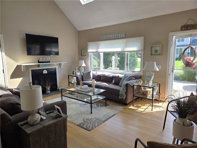 47 Treasure Road, Narragansett, RI 02882