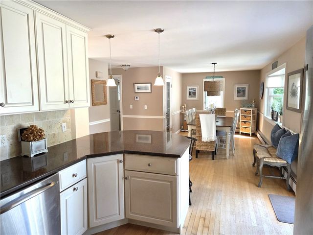 47 Treasure Road, Narragansett, RI 02882