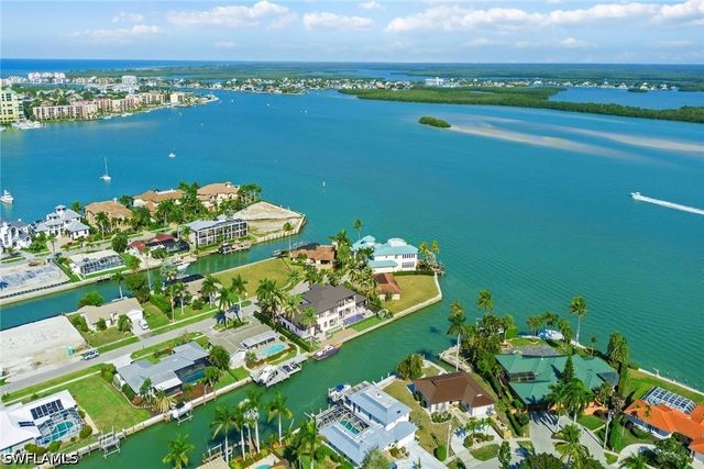 975 Sundrop CT, Marco Island, FL 34145
