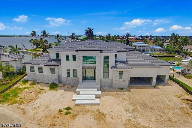975 Sundrop CT, Marco Island, FL 34145