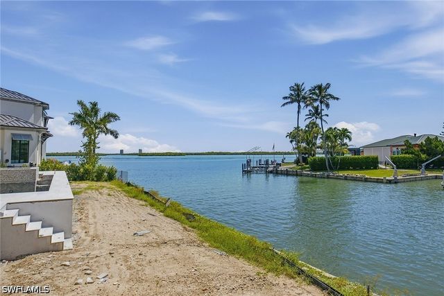 975 Sundrop CT, Marco Island, FL 34145