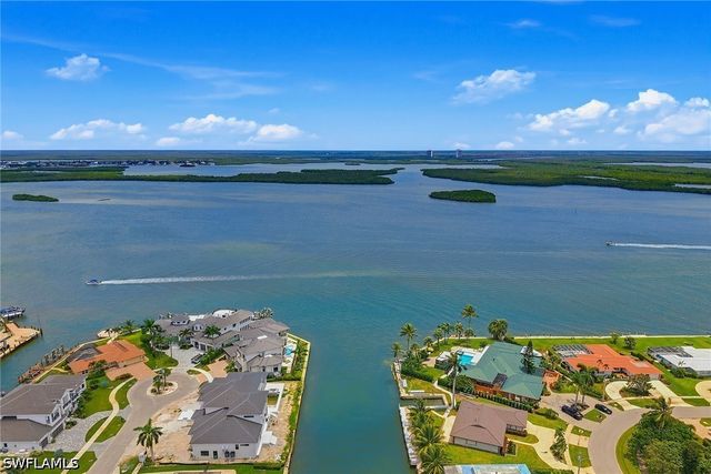 975 Sundrop CT, Marco Island, FL 34145