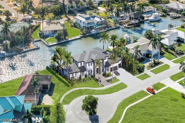 975 Sundrop CT, Marco Island, FL 34145