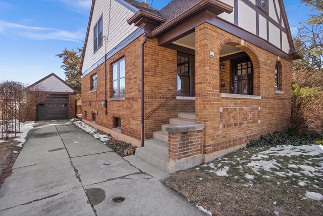 761 South Street, Elgin, IL 60123