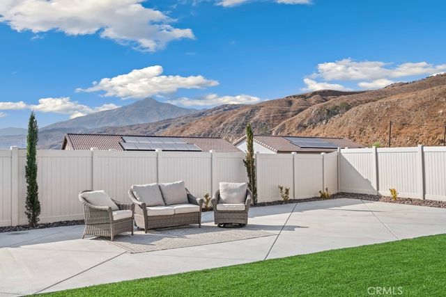 8004 Sorrento Way, Highland, CA 92346
