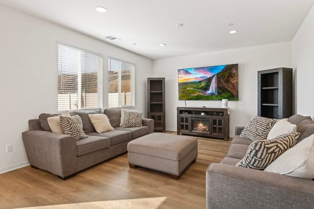 8004 Sorrento Way, Highland, CA 92346