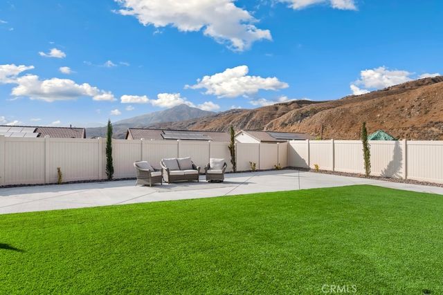 8004 Sorrento Way, Highland, CA 92346