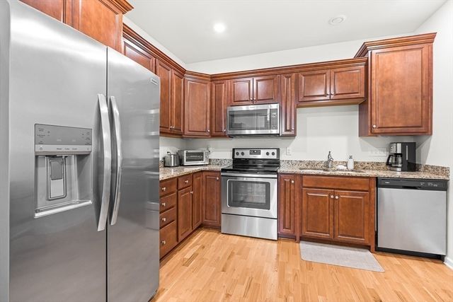 62 Abigail Way 1006, Reading, MA 01867