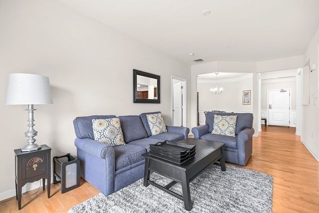 62 Abigail Way 1006, Reading, MA 01867