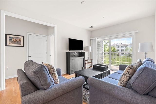 62 Abigail Way 1006, Reading, MA 01867