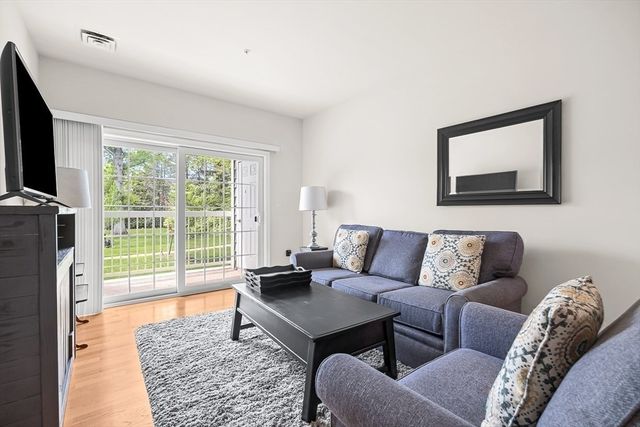 62 Abigail Way 1006, Reading, MA 01867