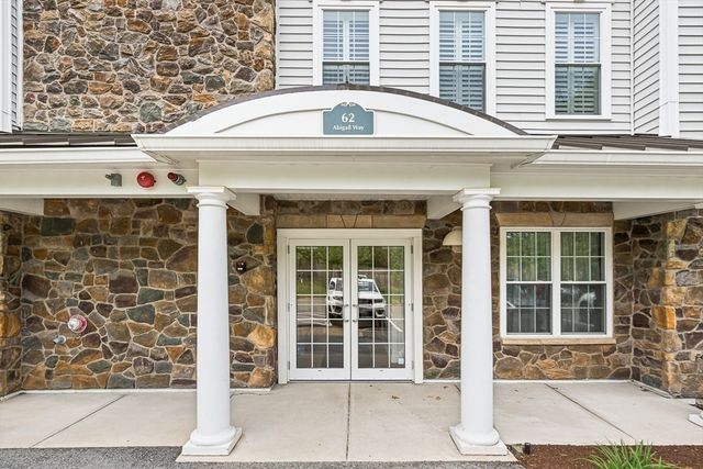62 Abigail Way 1006, Reading, MA 01867